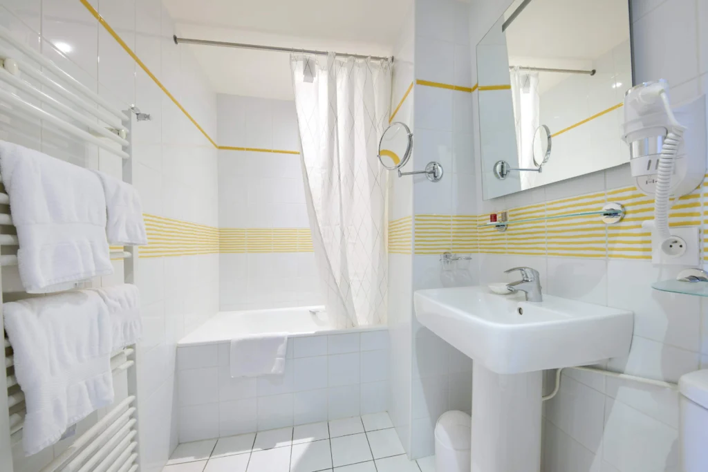 Salle de bains hôtel Diderot Chinon